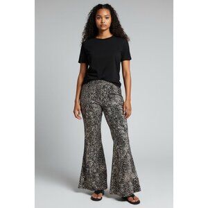 Chatoyant Women's Black & Pink  Flare Bottom Pants